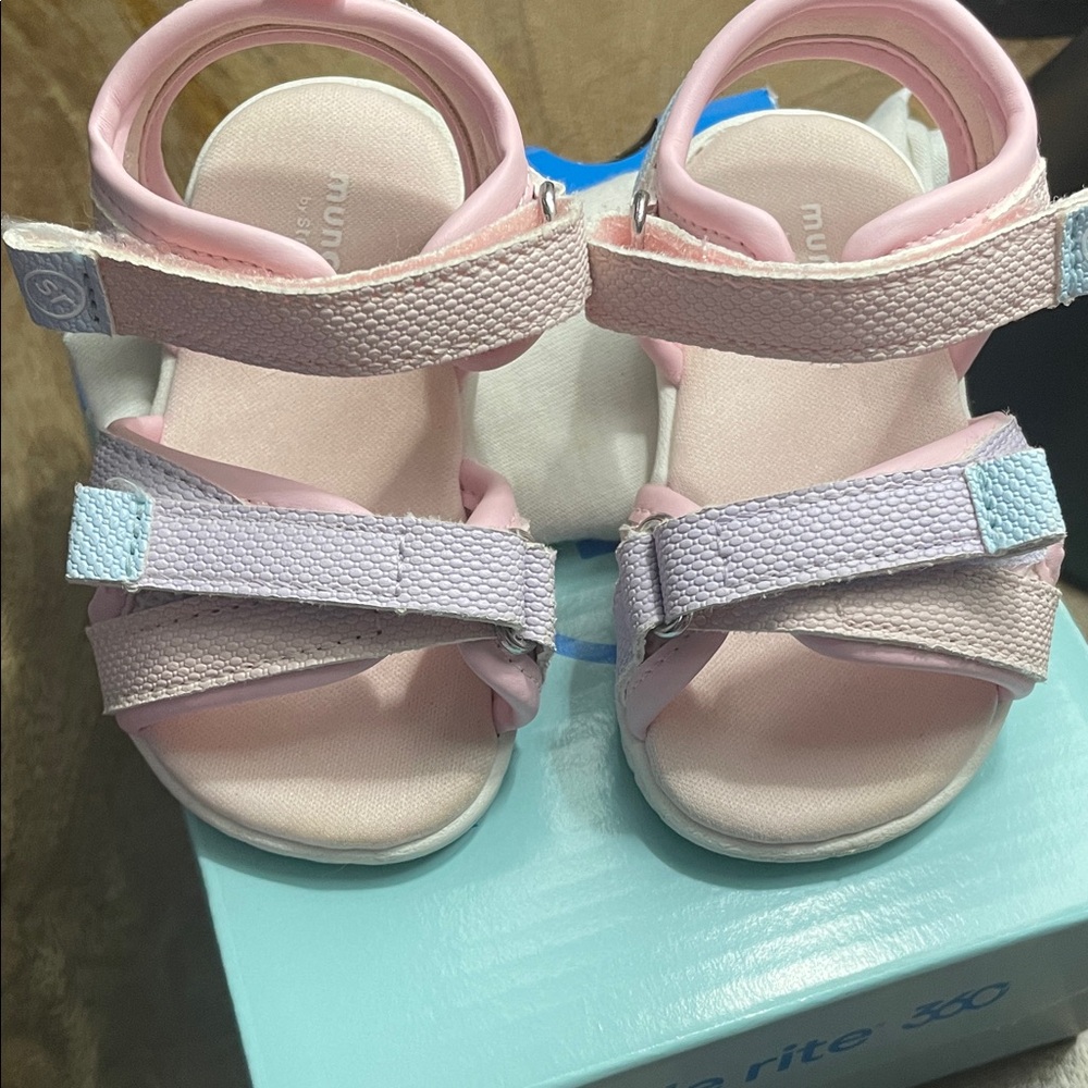 Munchkin by stride rite little girl size 3 M , Light Pink and Lavender Sandals